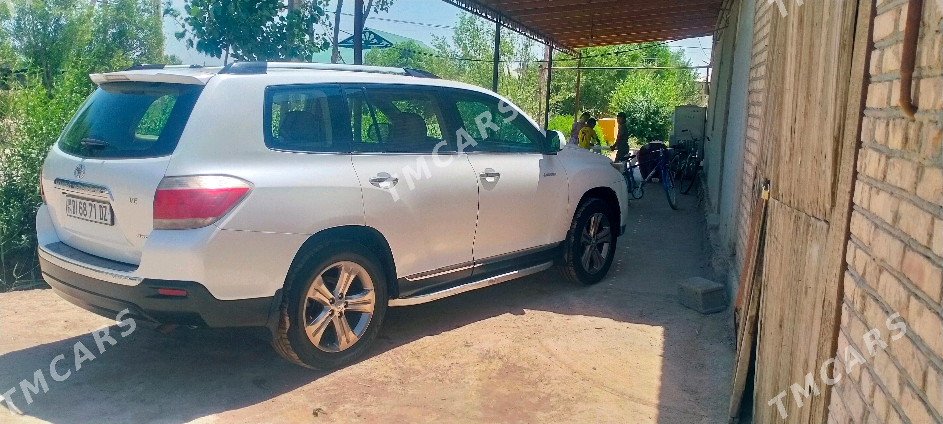 Toyota Highlander 2012 - 330 000 TMT - Köneürgenç - img 5