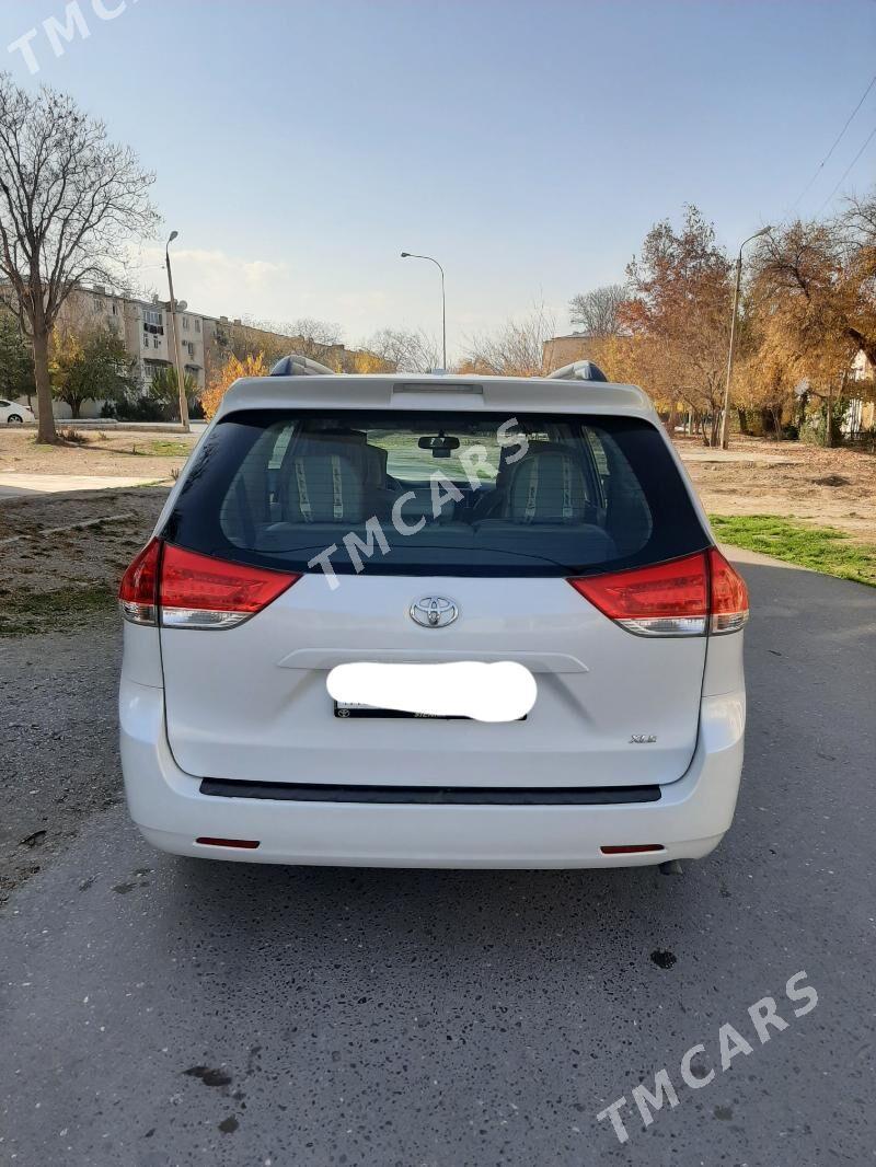 Toyota Sienna 2013 - 320 000 TMT - Aşgabat - img 4