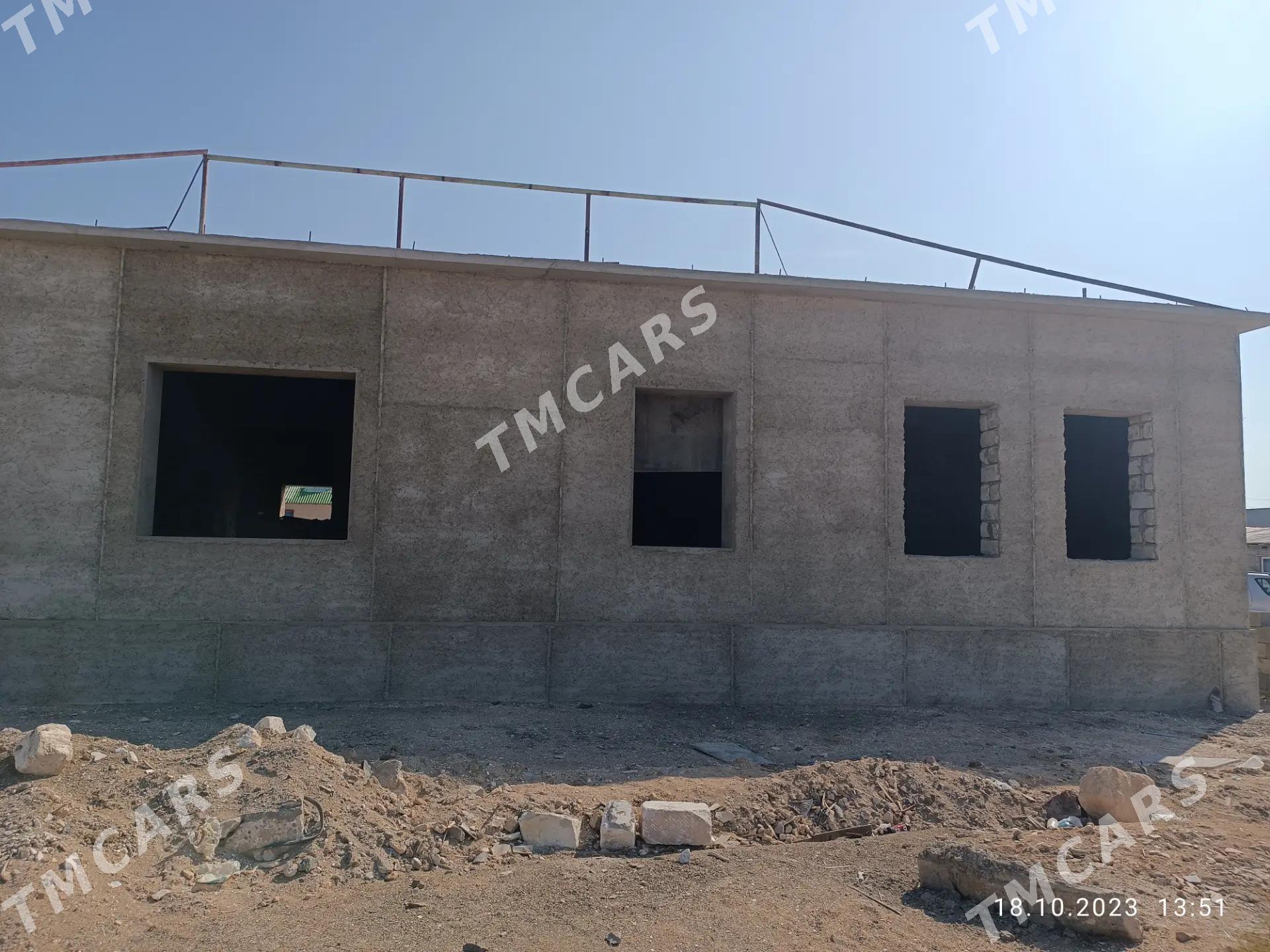 Gurluşygy tamamlanmadyk ýaşaýy - Türkmenbaşy - img 7