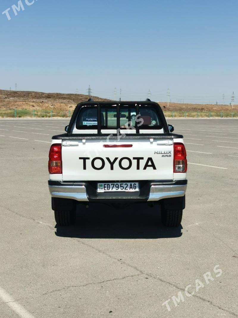 Toyota Hilux 2023 - 540 000 TMT - Ашхабад - img 9
