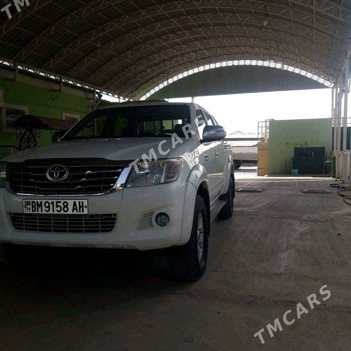 Toyota Hilux 2014 - 400 000 TMT - Анев - img 2