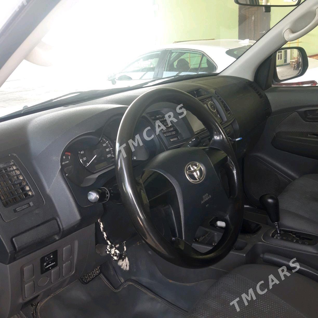 Toyota Hilux 2014 - 400 000 TMT - Анев - img 4