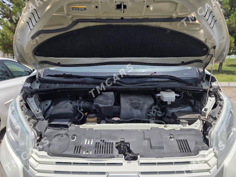 Toyota Hiace 2020 - 640 000 TMT - Büzmeýin - img 3