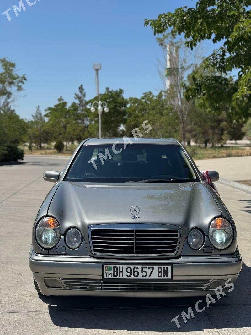 Mercedes-Benz E320 1999 - 95 000 TMT - Balkanabat - img 2