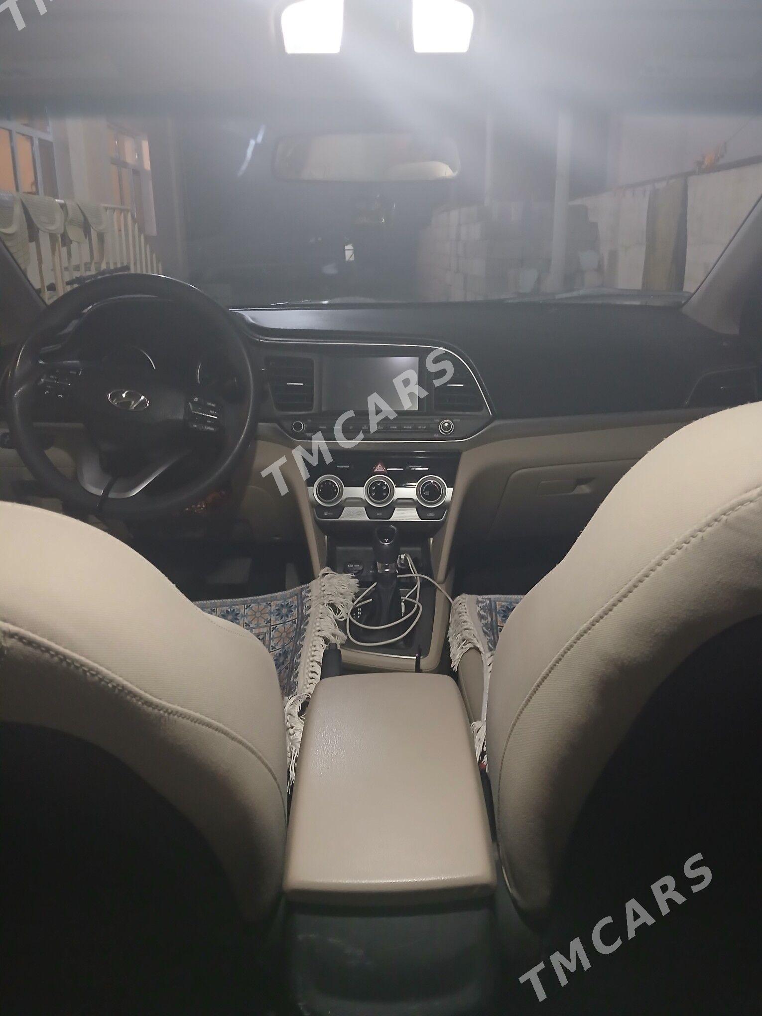 Hyundai Elantra 2019 - 190 000 TMT - Багир - img 5
