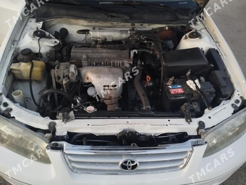 Toyota Camry 2000 - 130 000 TMT - Кака - img 2