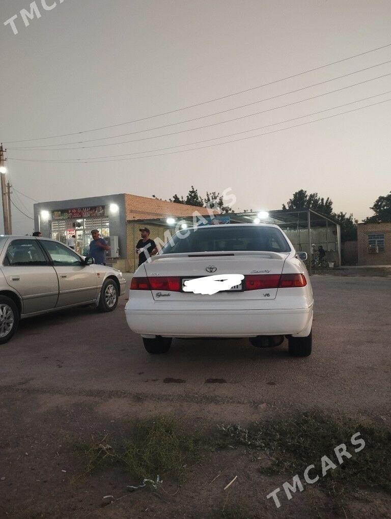 Toyota Camry 2000 - 130 000 TMT - Кака - img 6