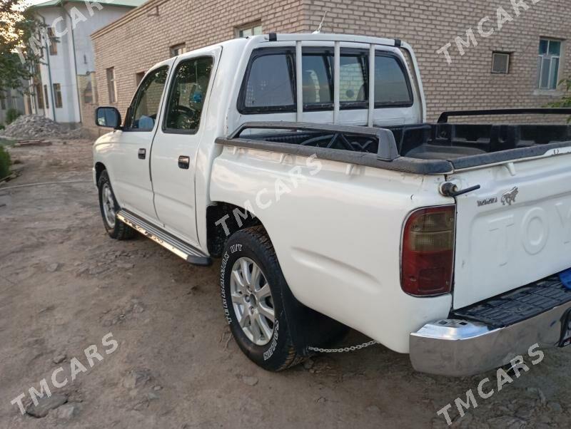 Toyota Hilux 1997 - 105 000 TMT - Кёнеургенч - img 4