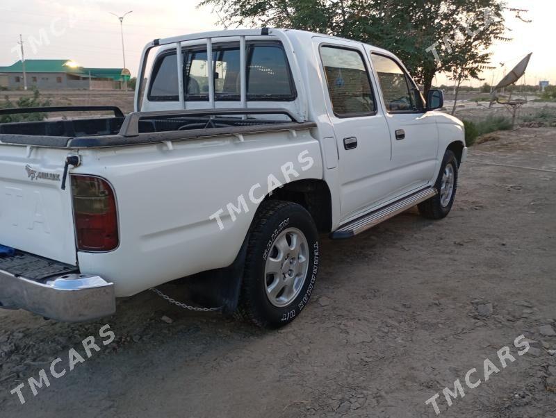 Toyota Hilux 1997 - 105 000 TMT - Кёнеургенч - img 3