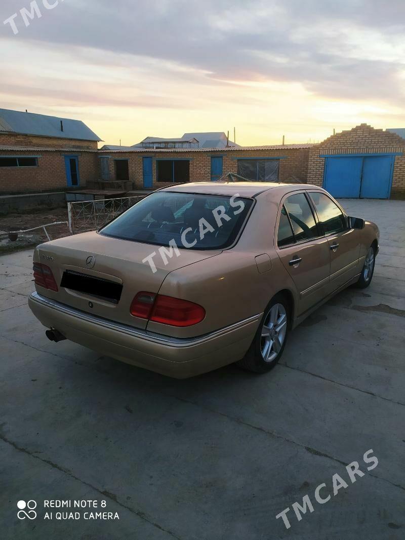 Mercedes-Benz E320 1998 - 62 000 TMT - Sarahs - img 3