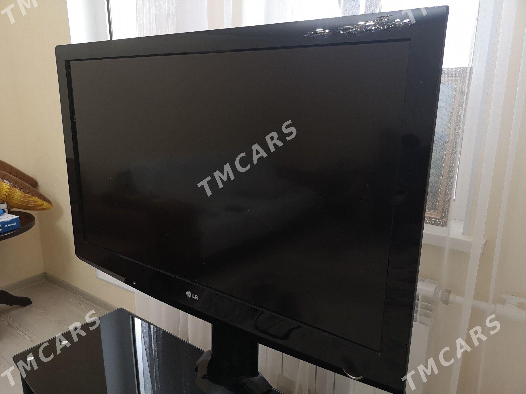 Телевизор LG 42" + подставка - Ашхабад - img 1