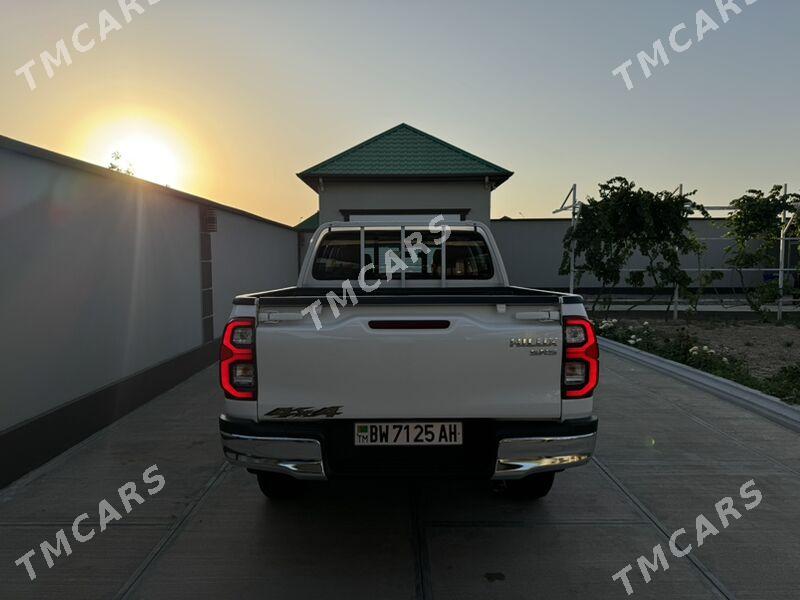 Toyota Hilux 2024 - 575 000 TMT - Aşgabat - img 2