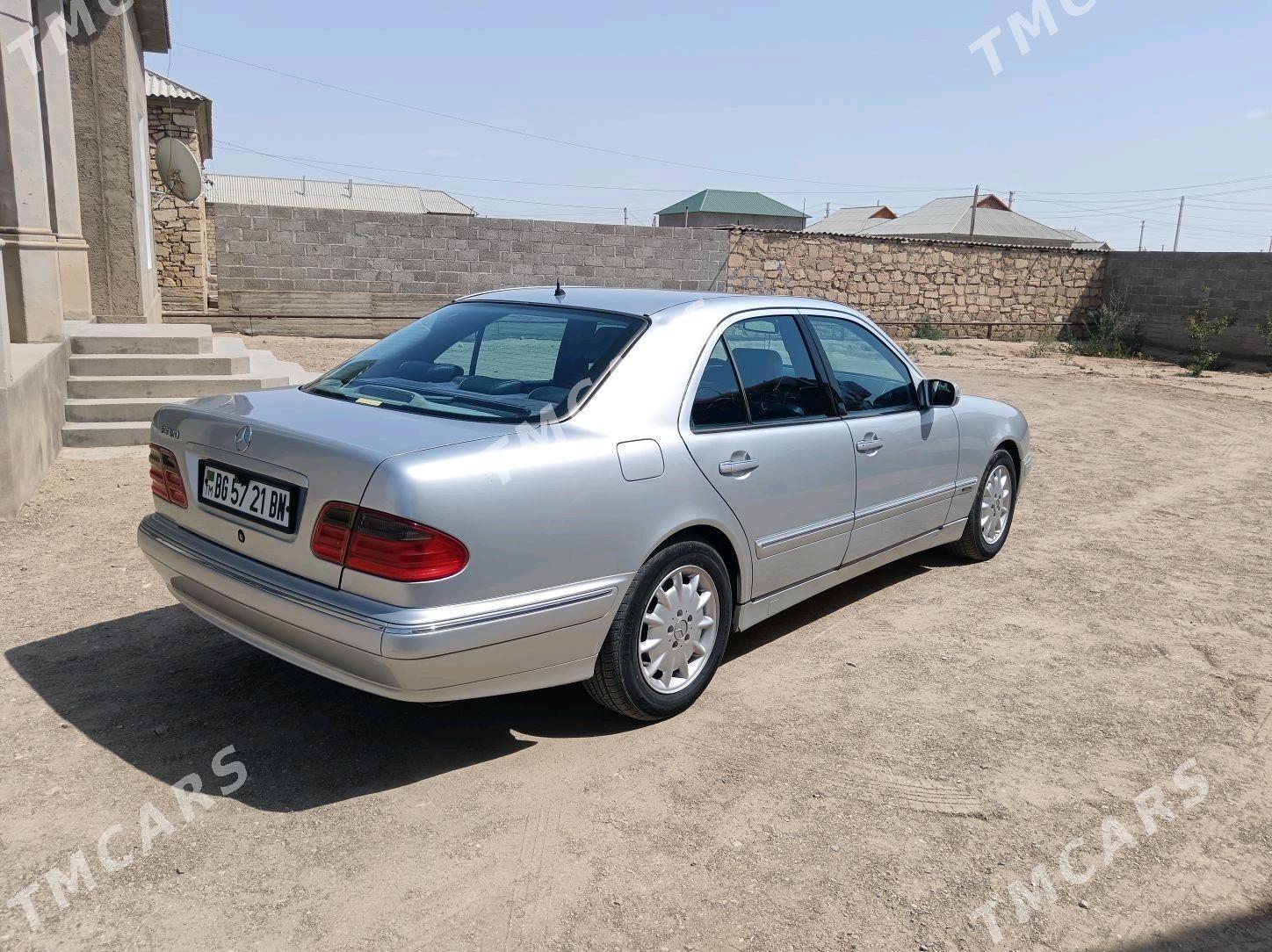 Mercedes-Benz C320 2000 - 110 000 TMT - Gumdag - img 7