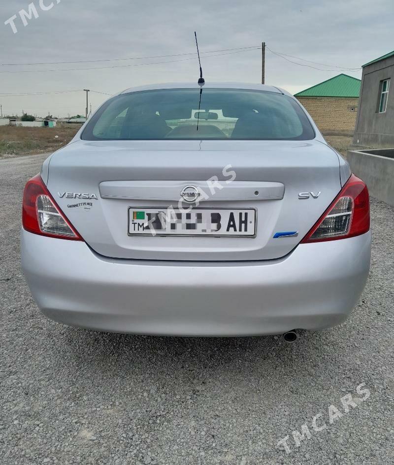 Nissan Versa 2012 - 125 000 TMT - Анев - img 5
