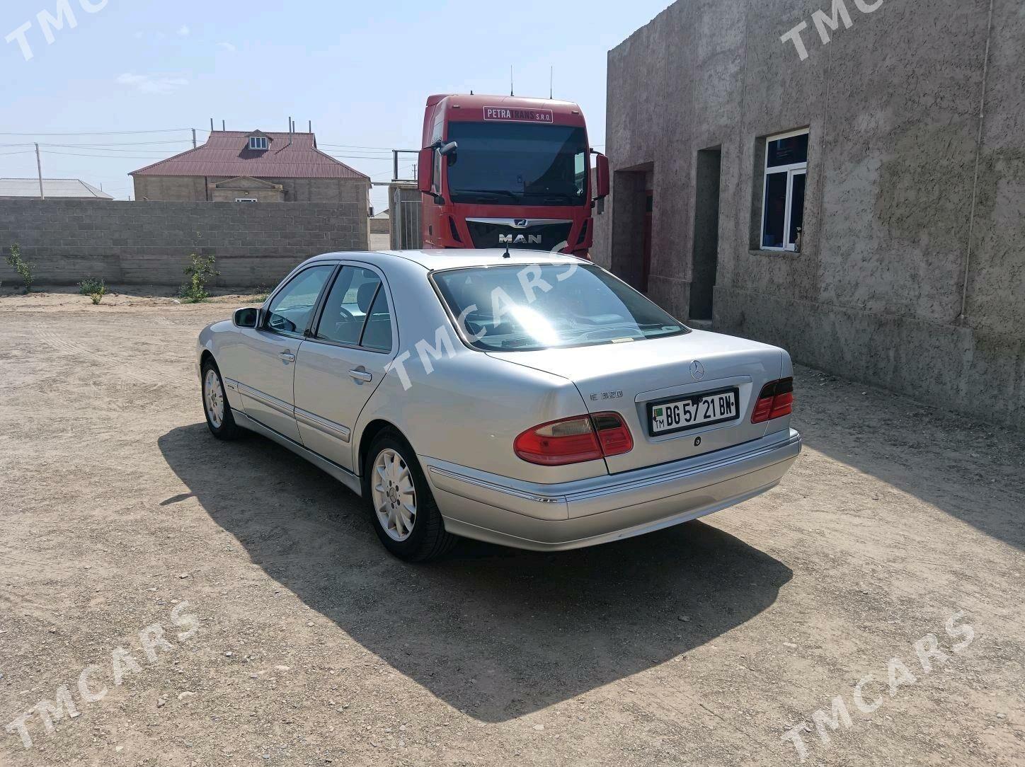 Mercedes-Benz C320 2000 - 110 000 TMT - Gumdag - img 6