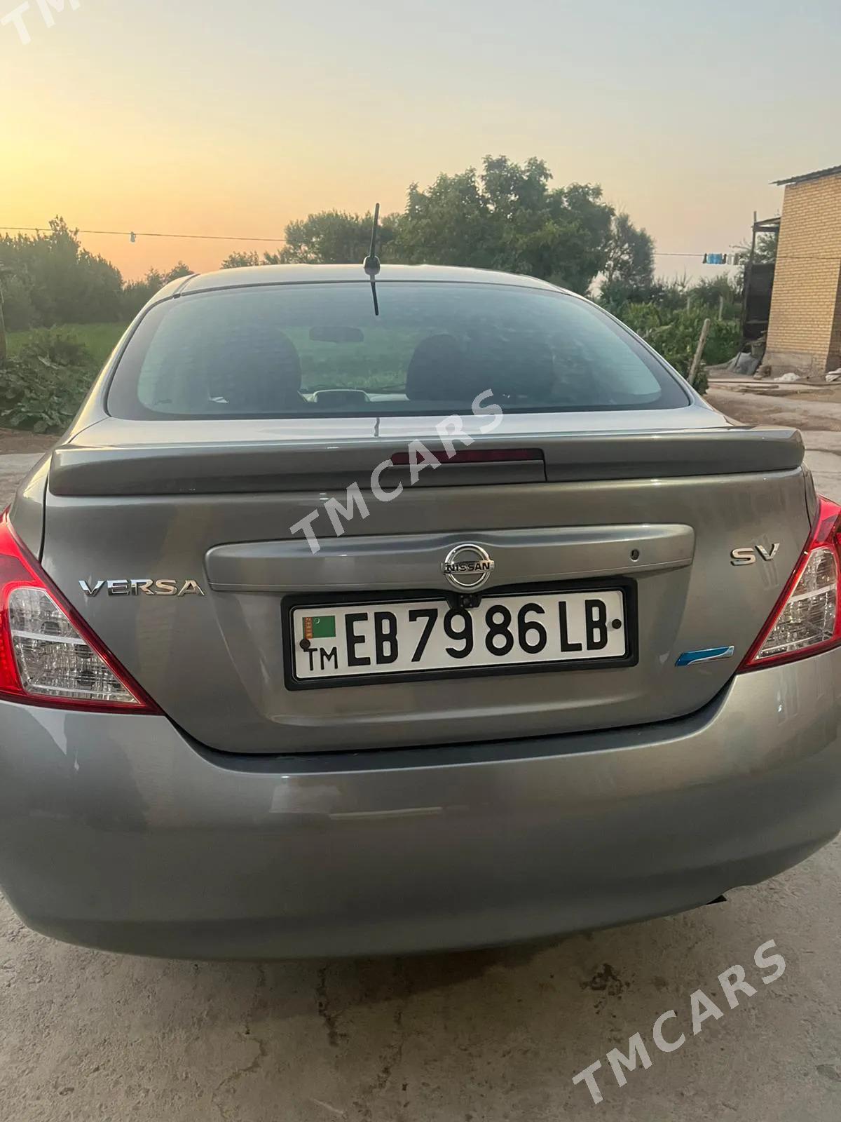 Nissan Versa 2013 - 120 000 TMT - Чарджоу - img 4