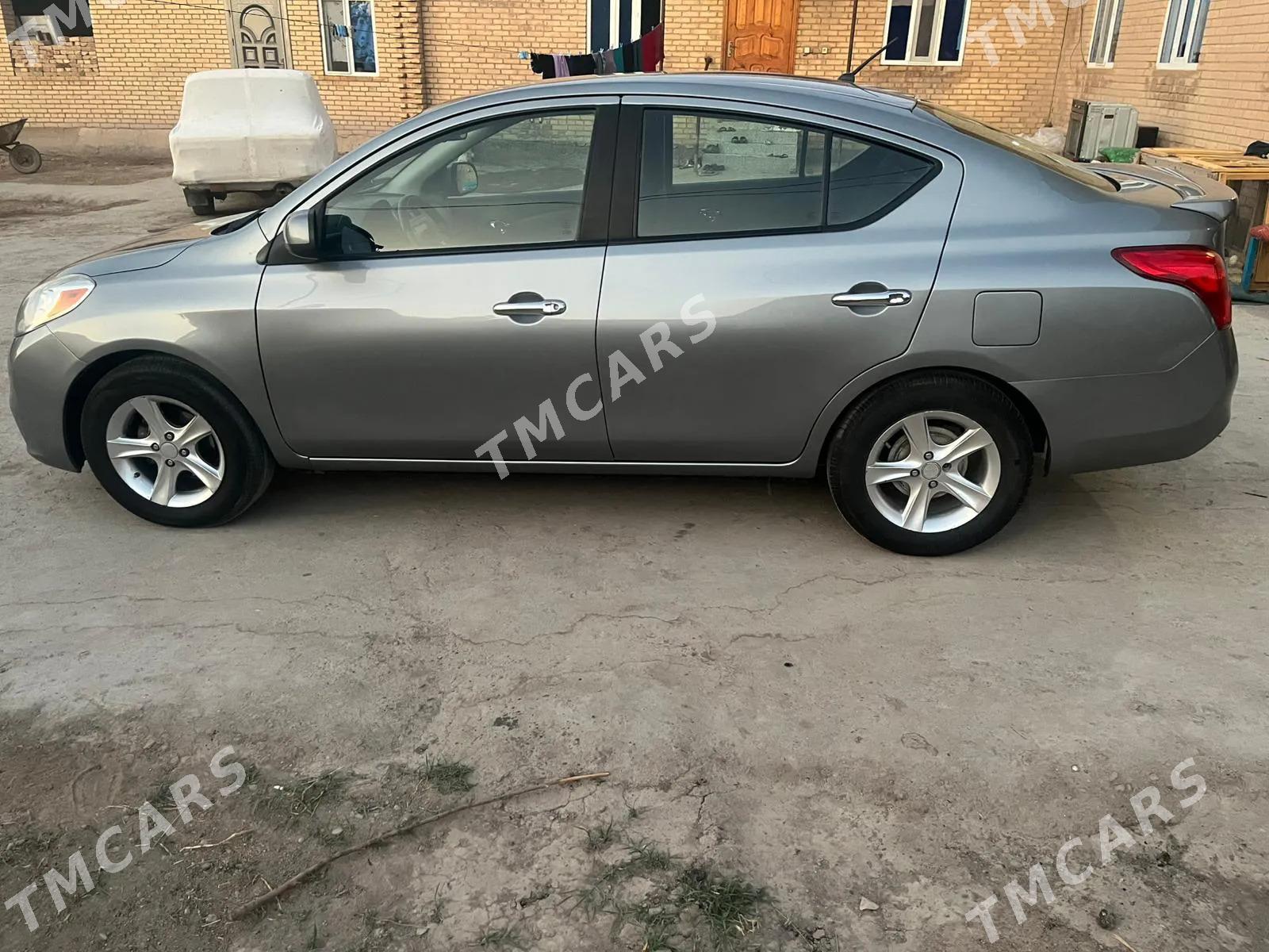 Nissan Versa 2013 - 120 000 TMT - Чарджоу - img 3