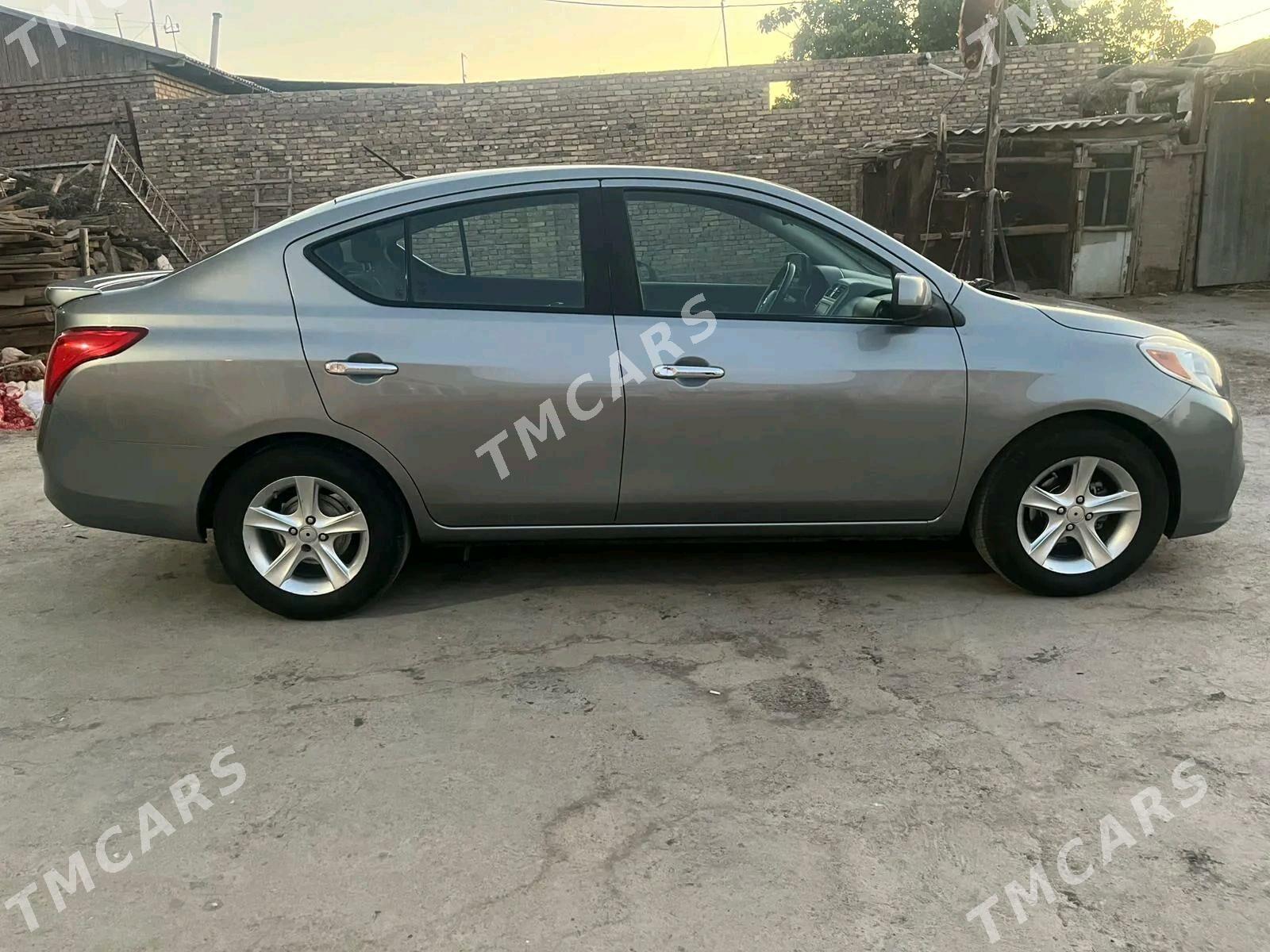 Nissan Versa 2013 - 120 000 TMT - Чарджоу - img 5