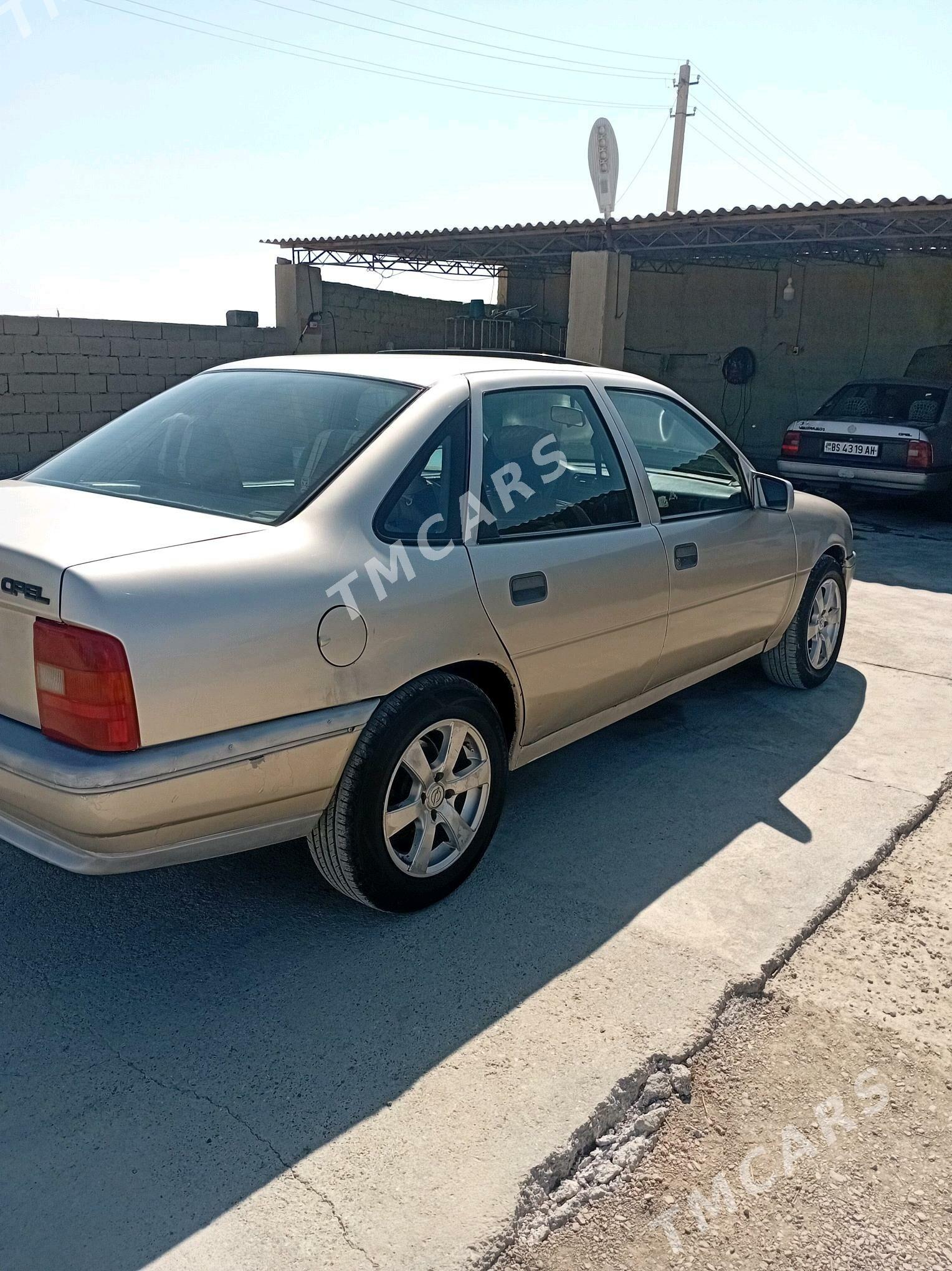 Opel Vectra 1990 - 28 000 TMT - Бахарден - img 4
