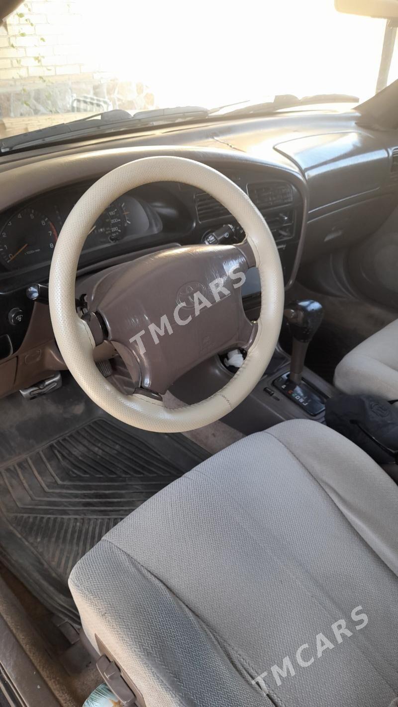 Toyota Camry 1995 - 90 000 TMT - Saýat - img 6