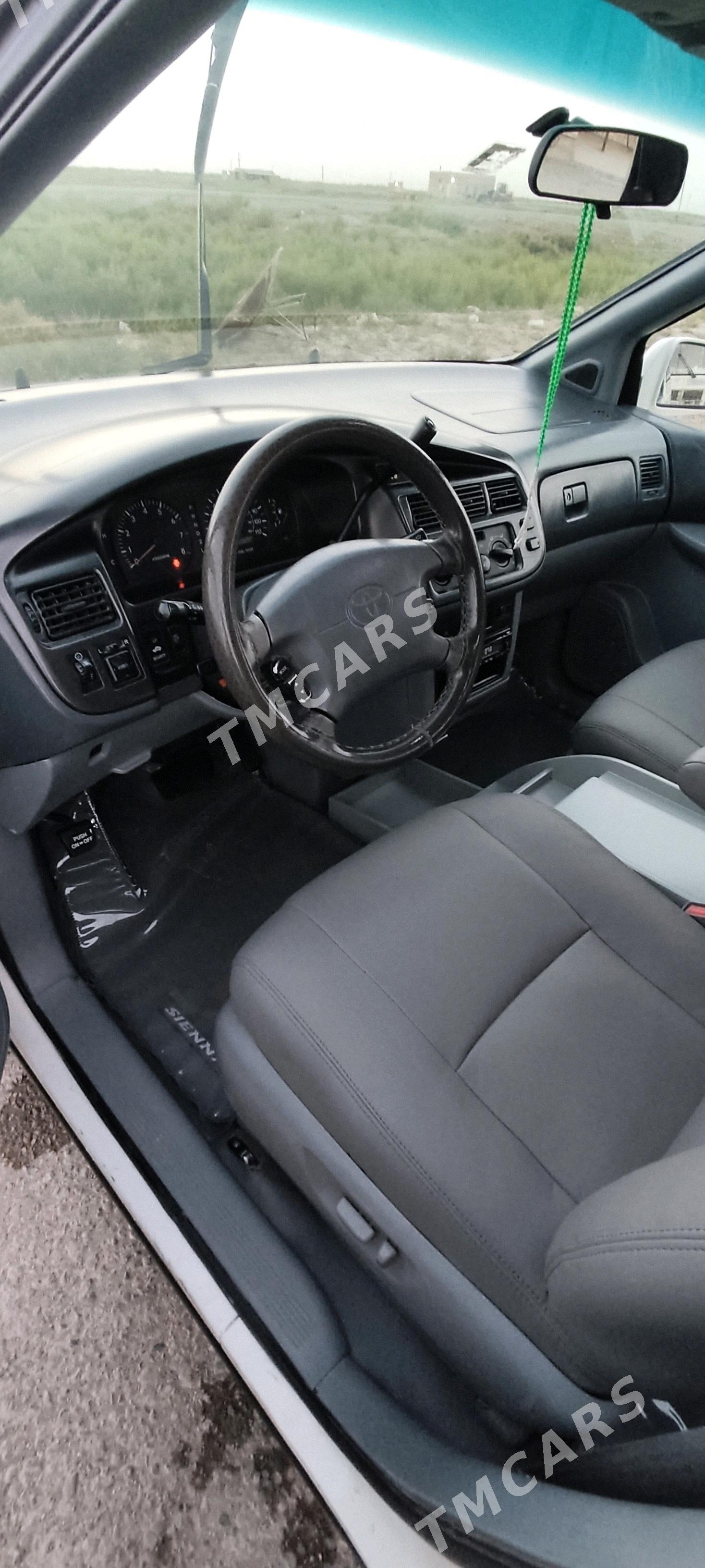 Toyota Sienna 2000 - 155 000 TMT - Кака - img 4