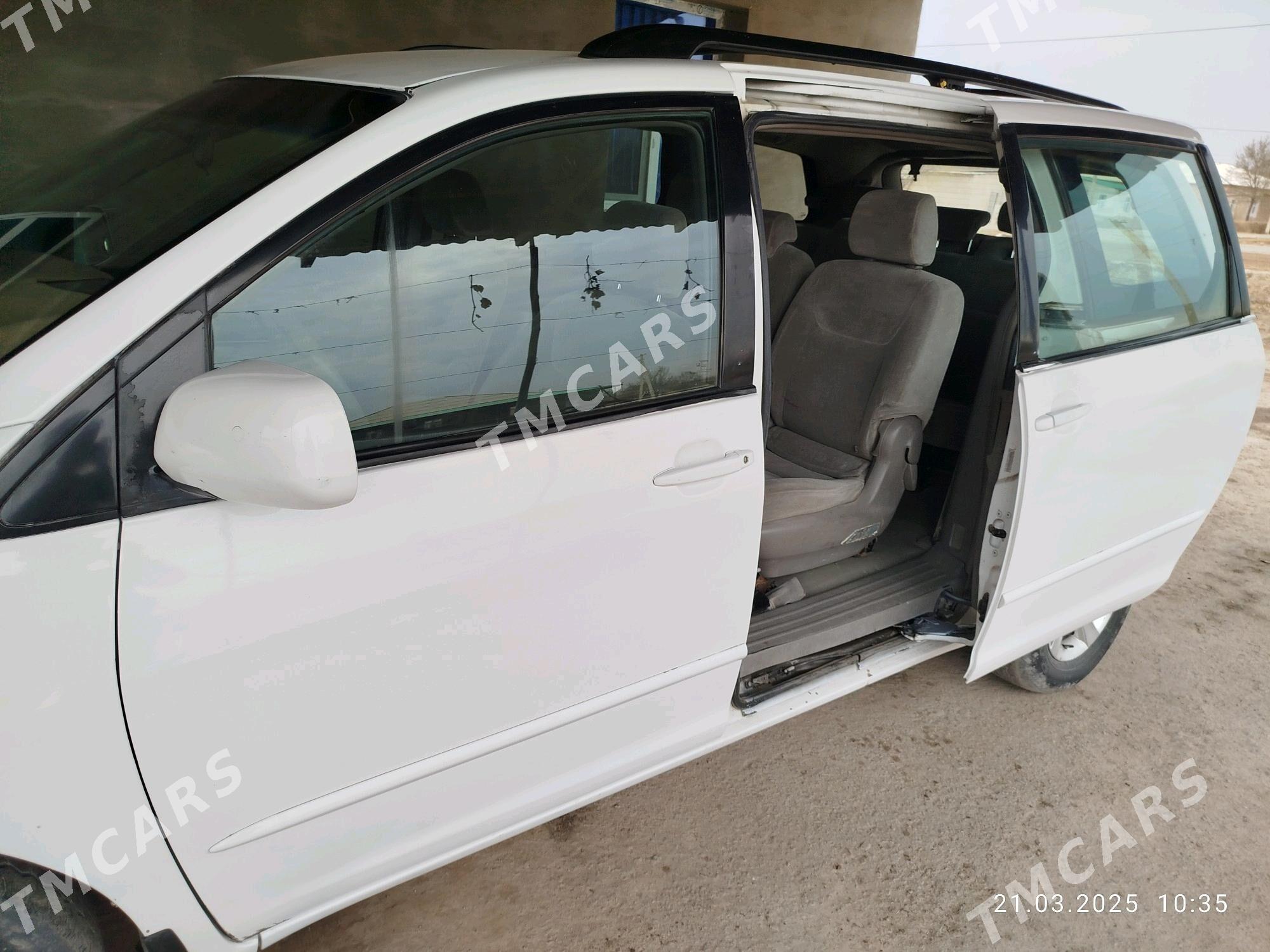 Toyota Sienna 2004 - 150 000 TMT - Болдумсаз - img 3