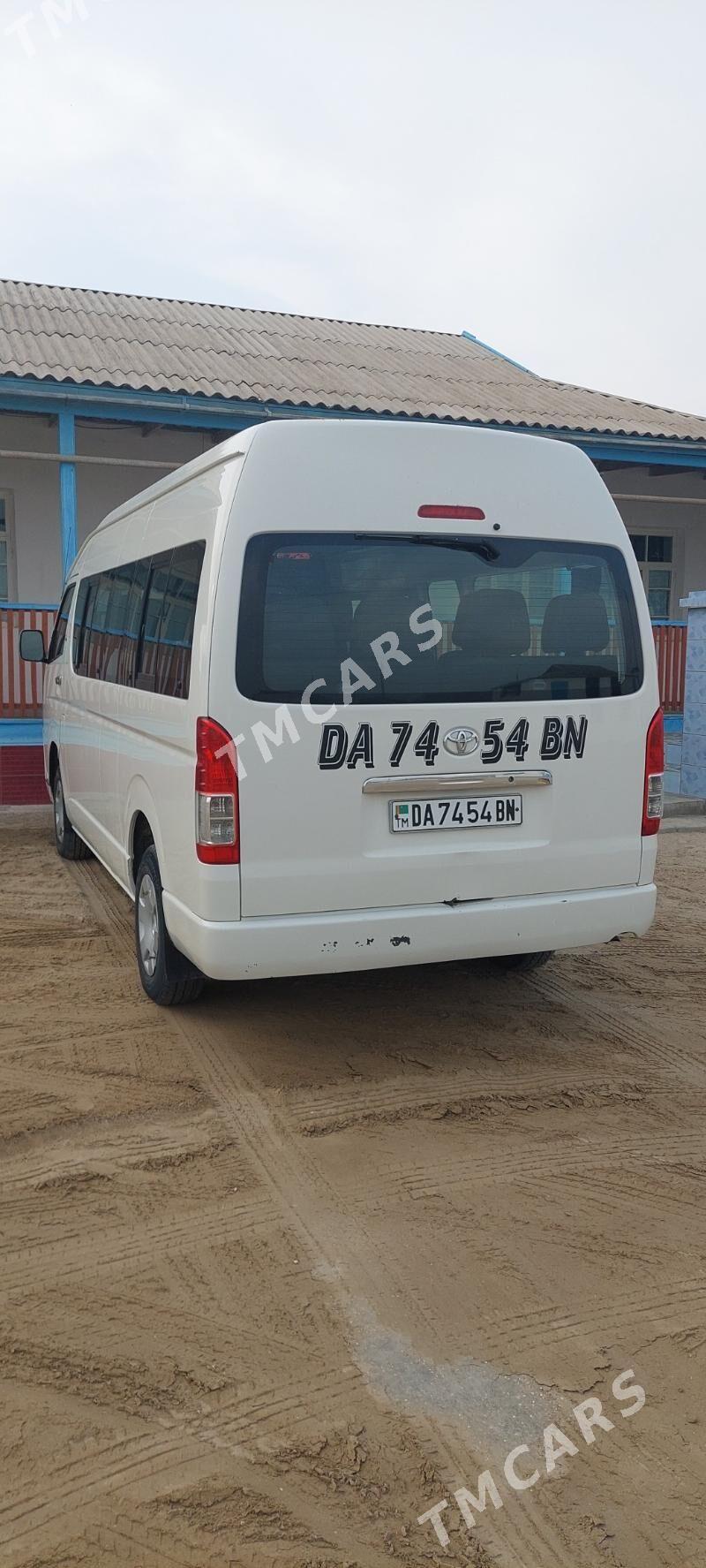 Toyota Hiace 2005 - 300 000 TMT - Эсенгулы - img 5