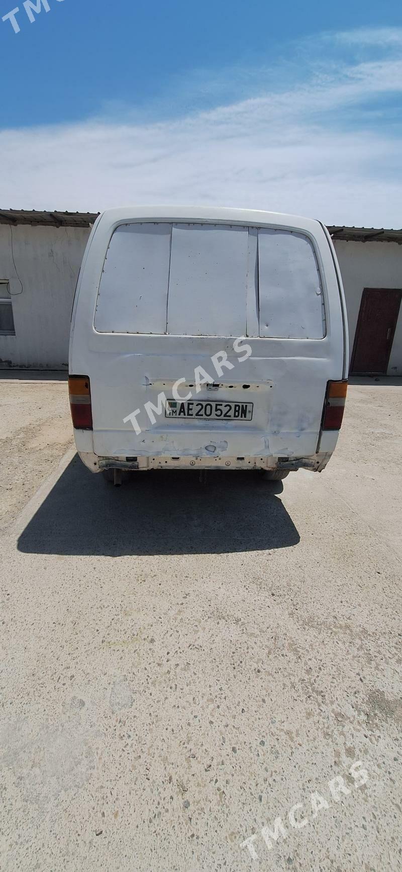 Nissan Urvan 1997 - 20 000 TMT - Türkmenbaşy - img 2
