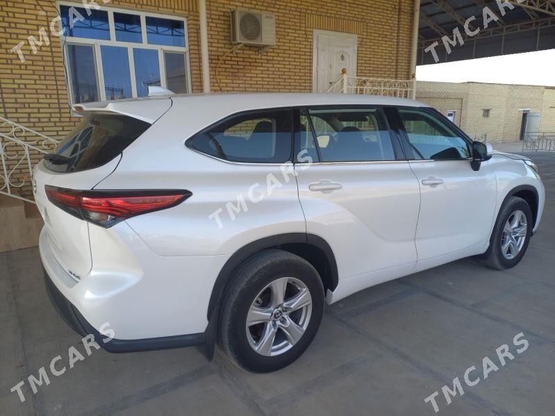 Toyota Highlander 2022 - 480 000 TMT - Мары - img 3
