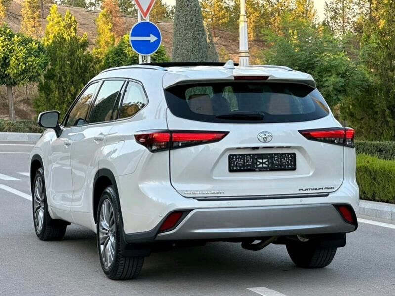 Toyota Highlander 2022 - 650 000 TMT - Aşgabat - img 5