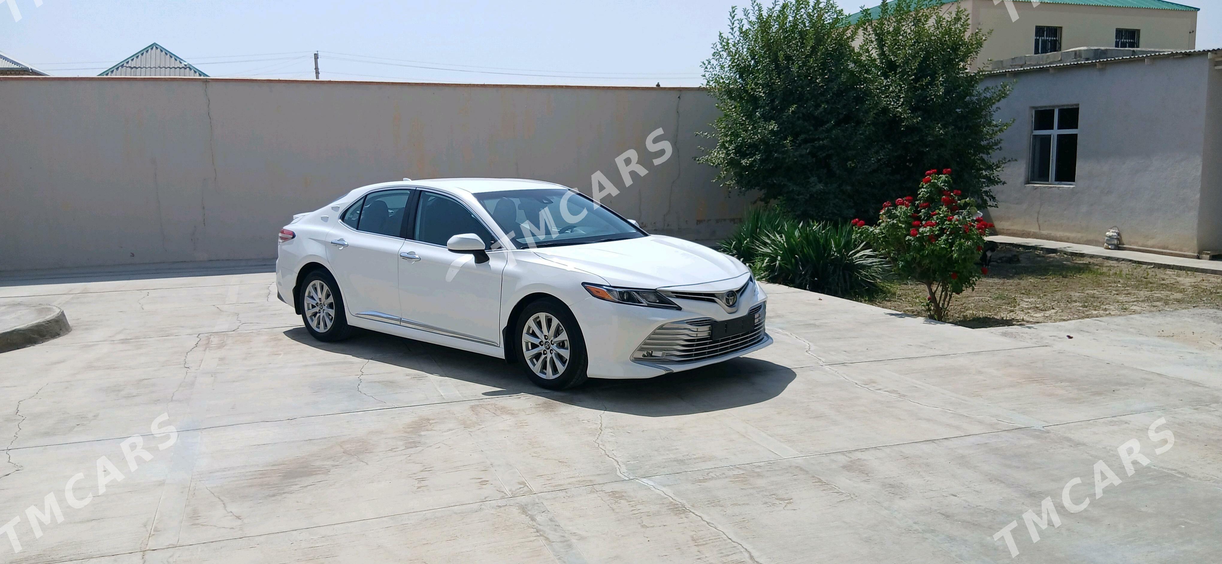 Toyota Camry 2019 - 310 000 TMT - Bäherden - img 2