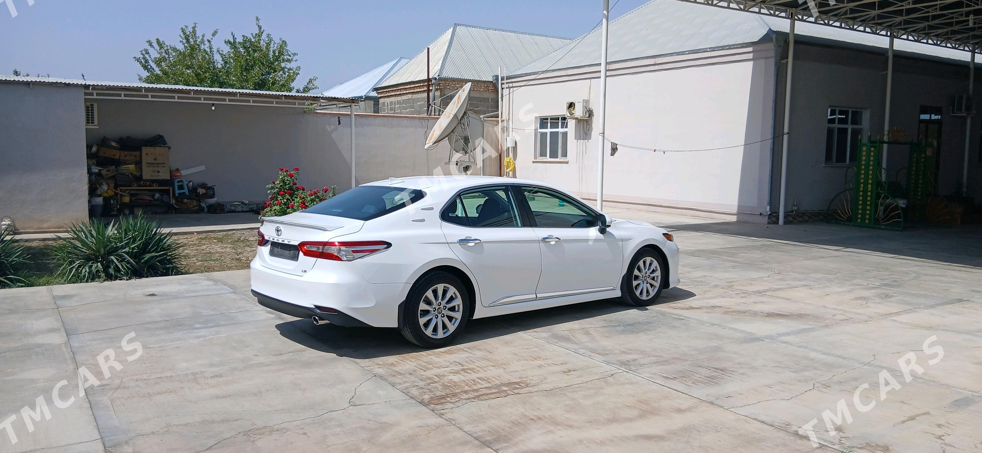 Toyota Camry 2019 - 310 000 TMT - Bäherden - img 3