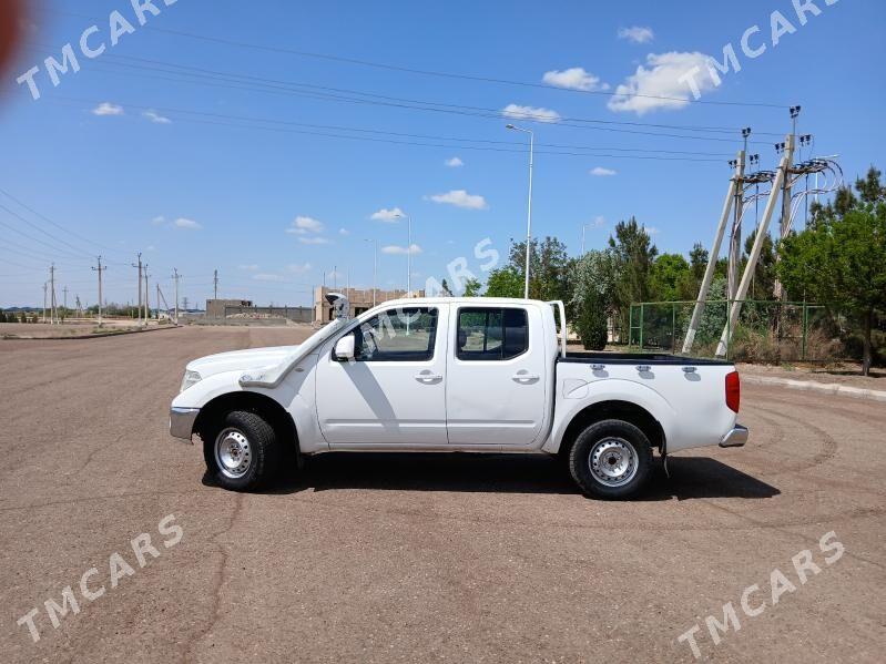Nissan Navara 2012 - 145 000 TMT - Дашогуз - img 4