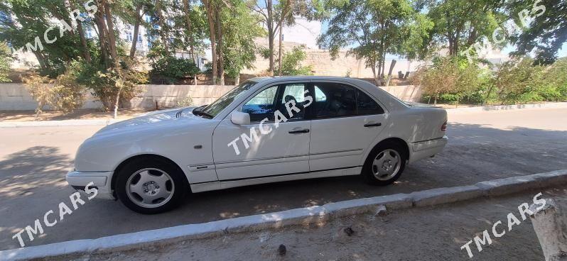 Mercedes-Benz E320 1999 - 100 000 TMT - Туркменбаши - img 5