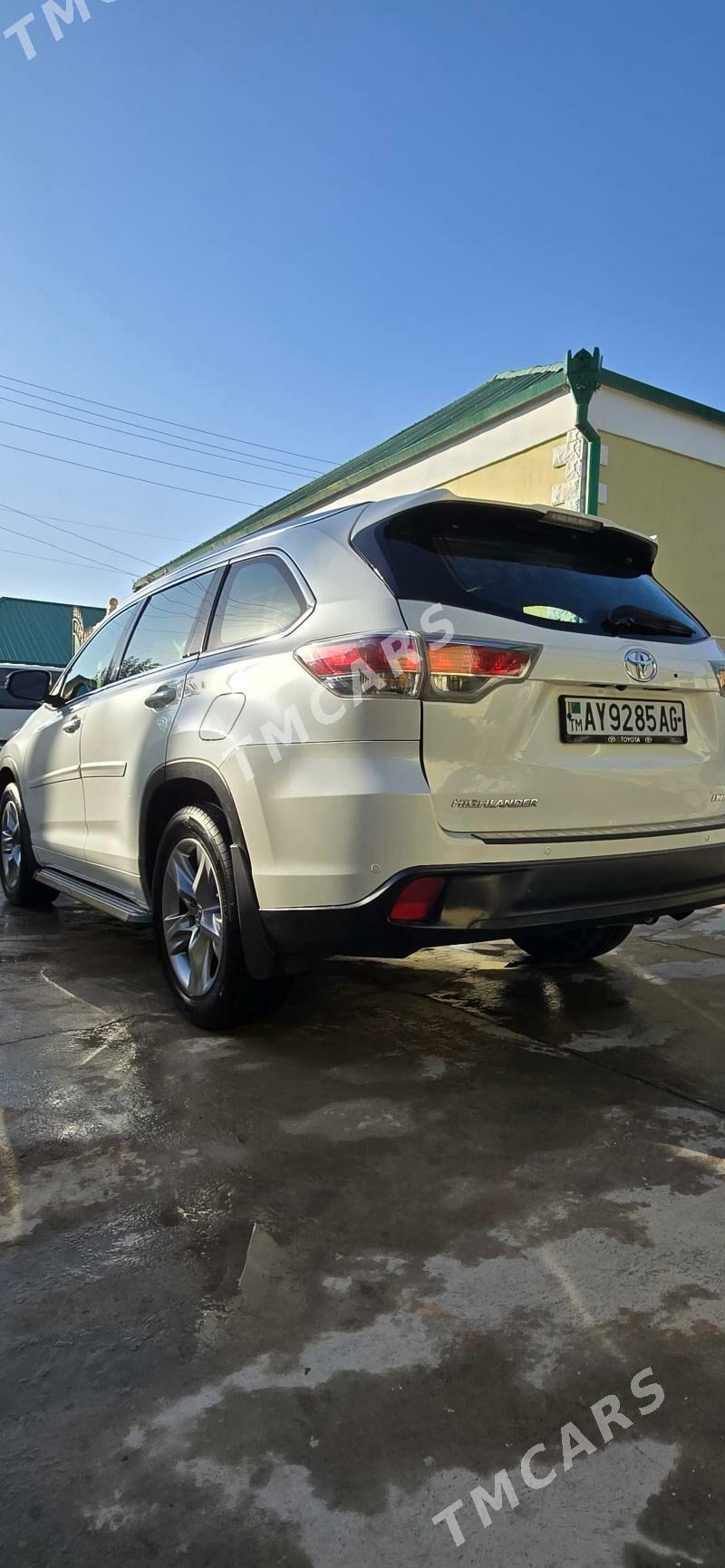 Toyota Highlander 2016 - 400 000 TMT - Büzmeýin - img 4