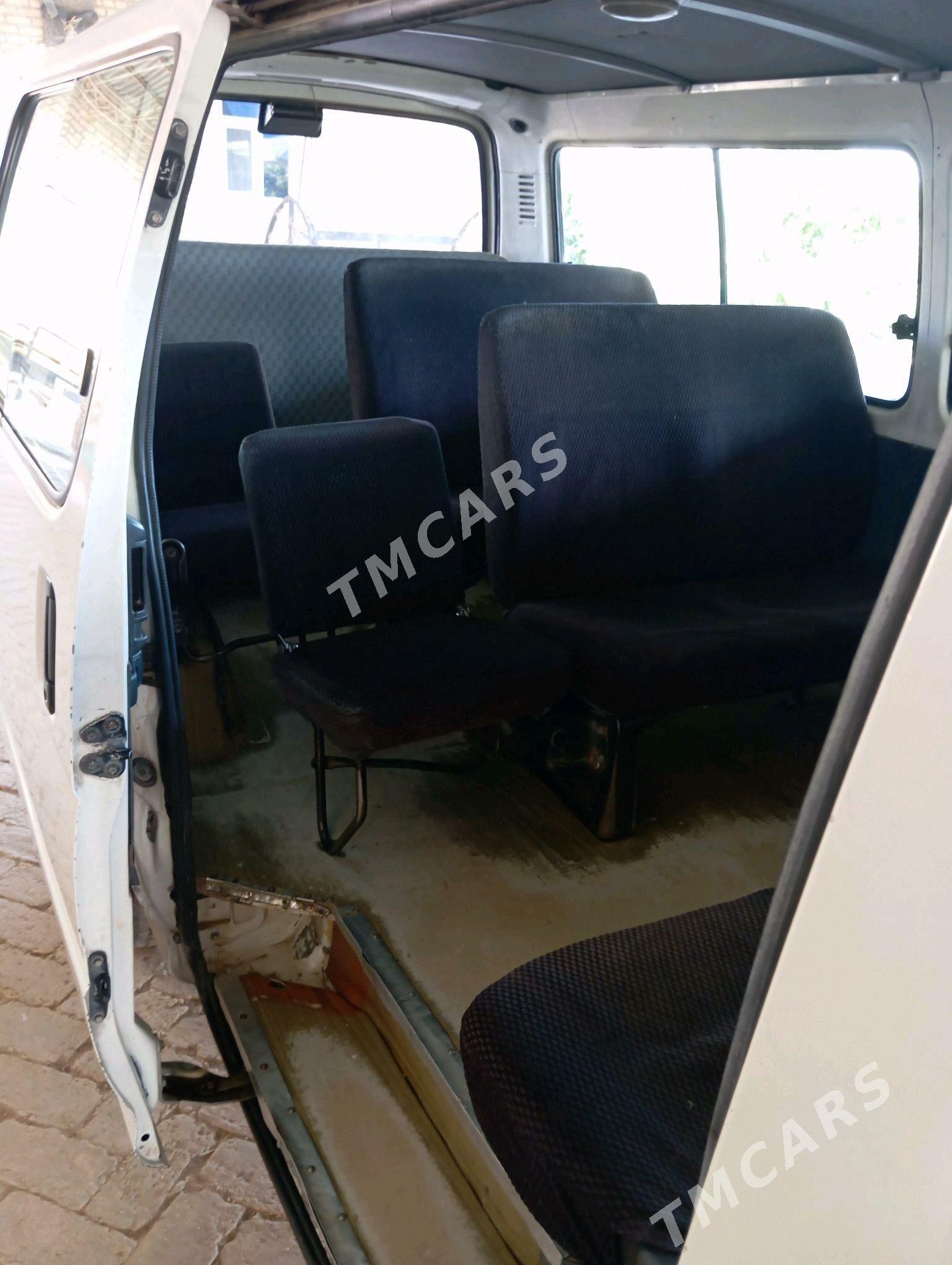 Toyota Hiace 2004 - 150 000 TMT - Mary - img 2