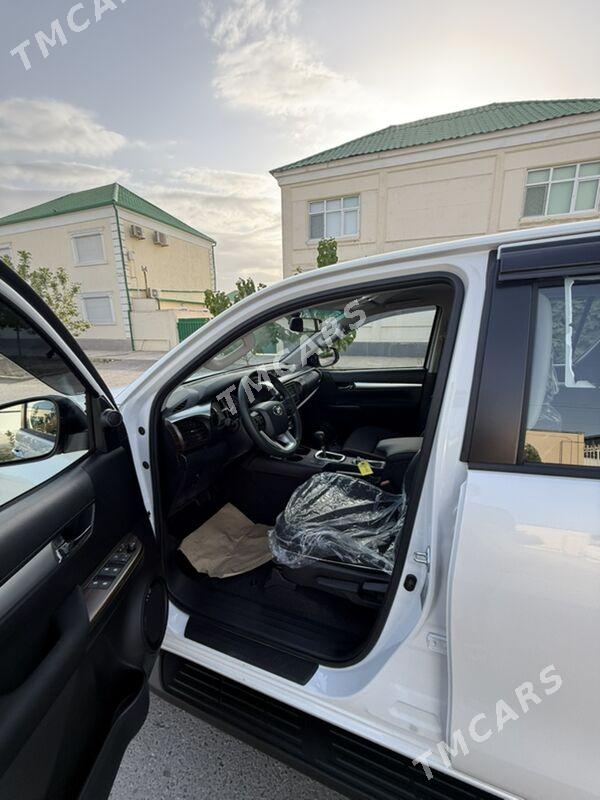 Toyota Hilux 2025 - 695 000 TMT - Ашхабад - img 4