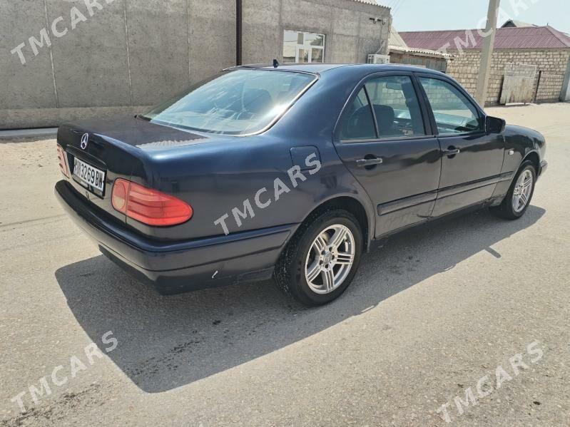 Mercedes-Benz E320 1999 - 60 000 TMT - Gumdag - img 4