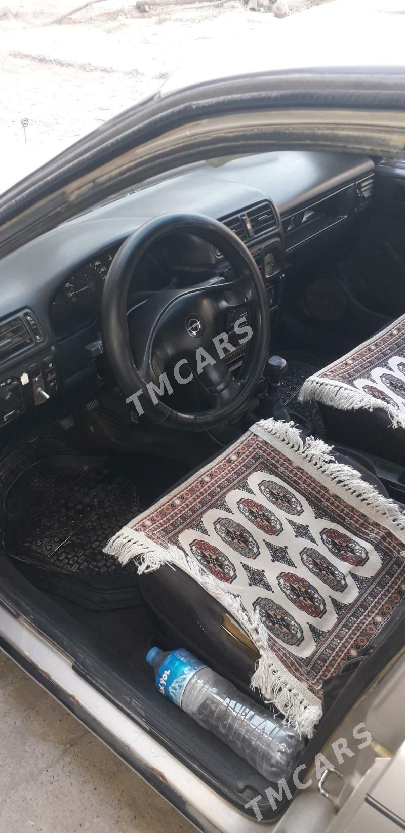 Opel Vectra 1992 - 30 000 TMT - Магданлы - img 3