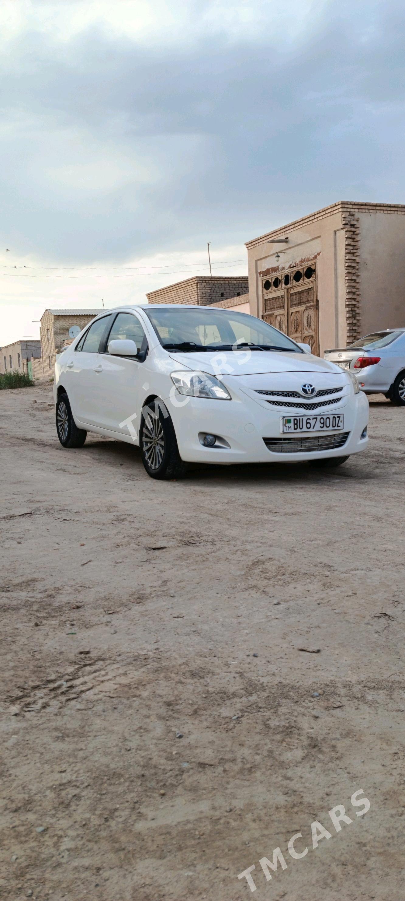 Toyota Yaris 2011 - 125 000 TMT - Дашогуз - img 2