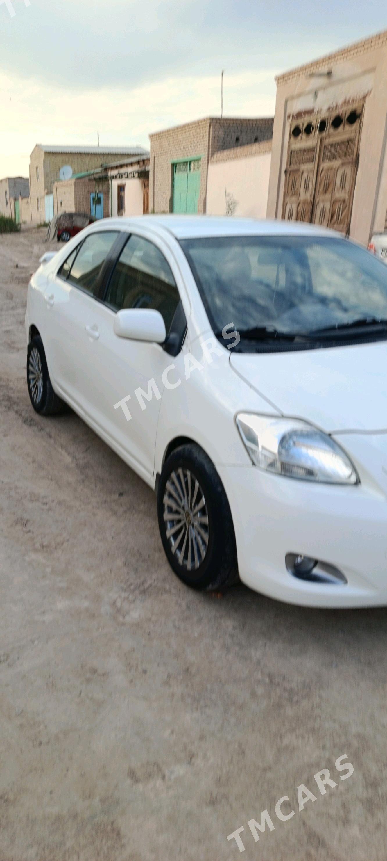 Toyota Yaris 2011 - 125 000 TMT - Дашогуз - img 5
