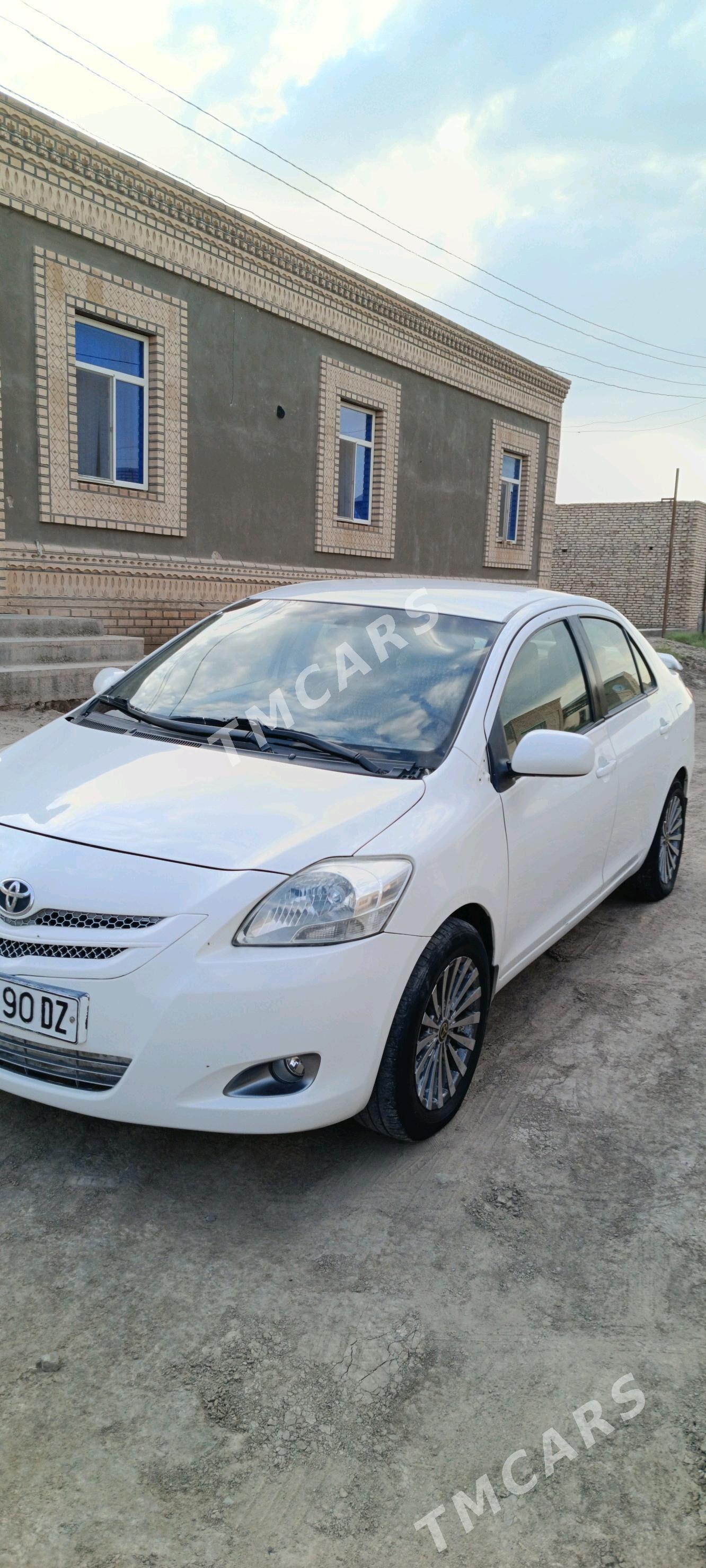 Toyota Yaris 2011 - 125 000 TMT - Дашогуз - img 6