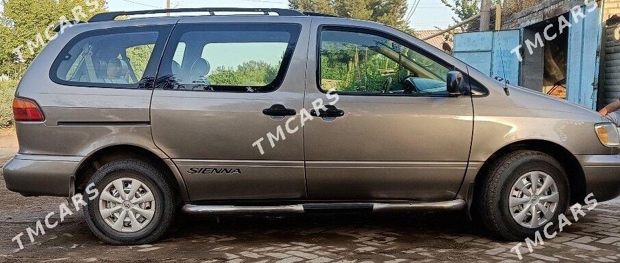 Toyota Sienna 1999 - 150 000 TMT - Саят - img 2