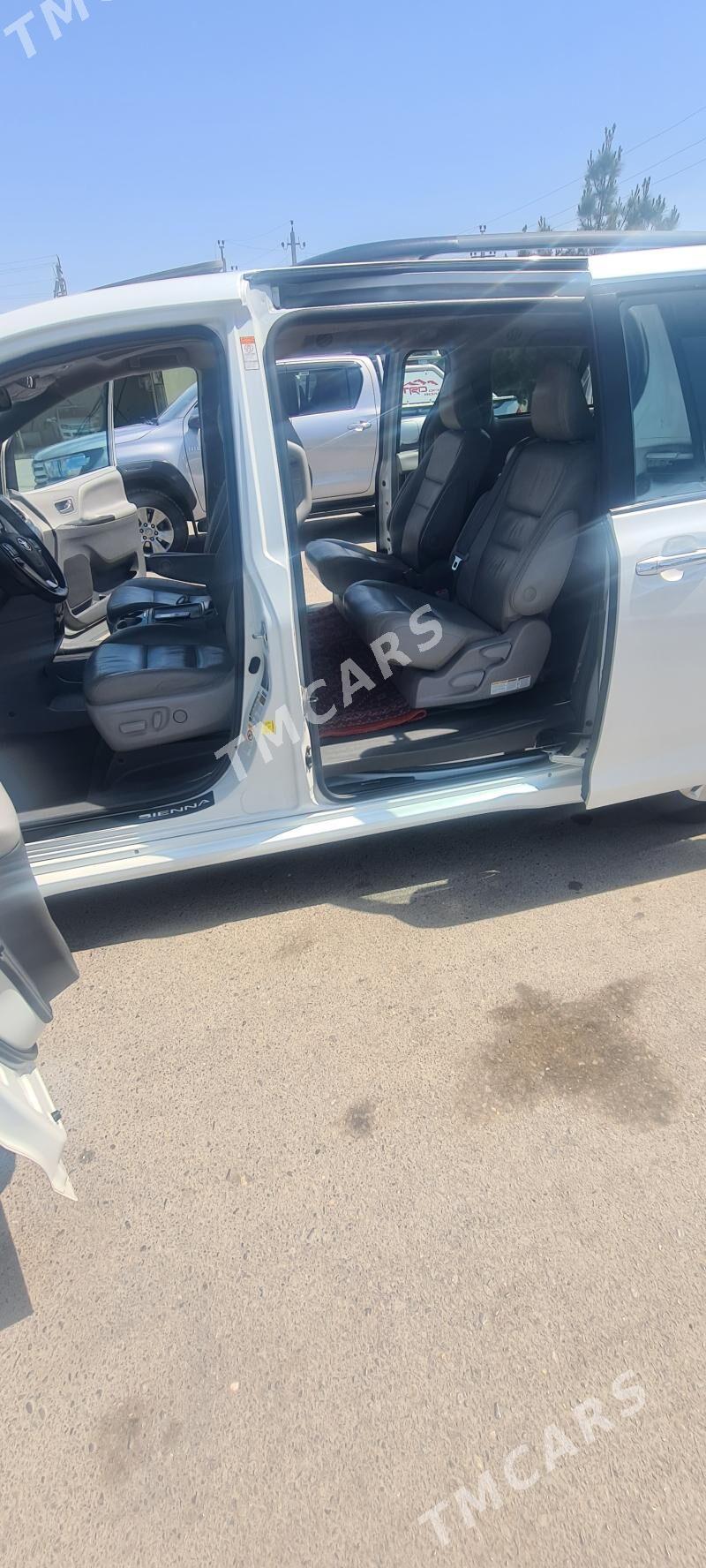 Toyota Sienna 2018 - 325 000 TMT - Büzmeýin - img 6