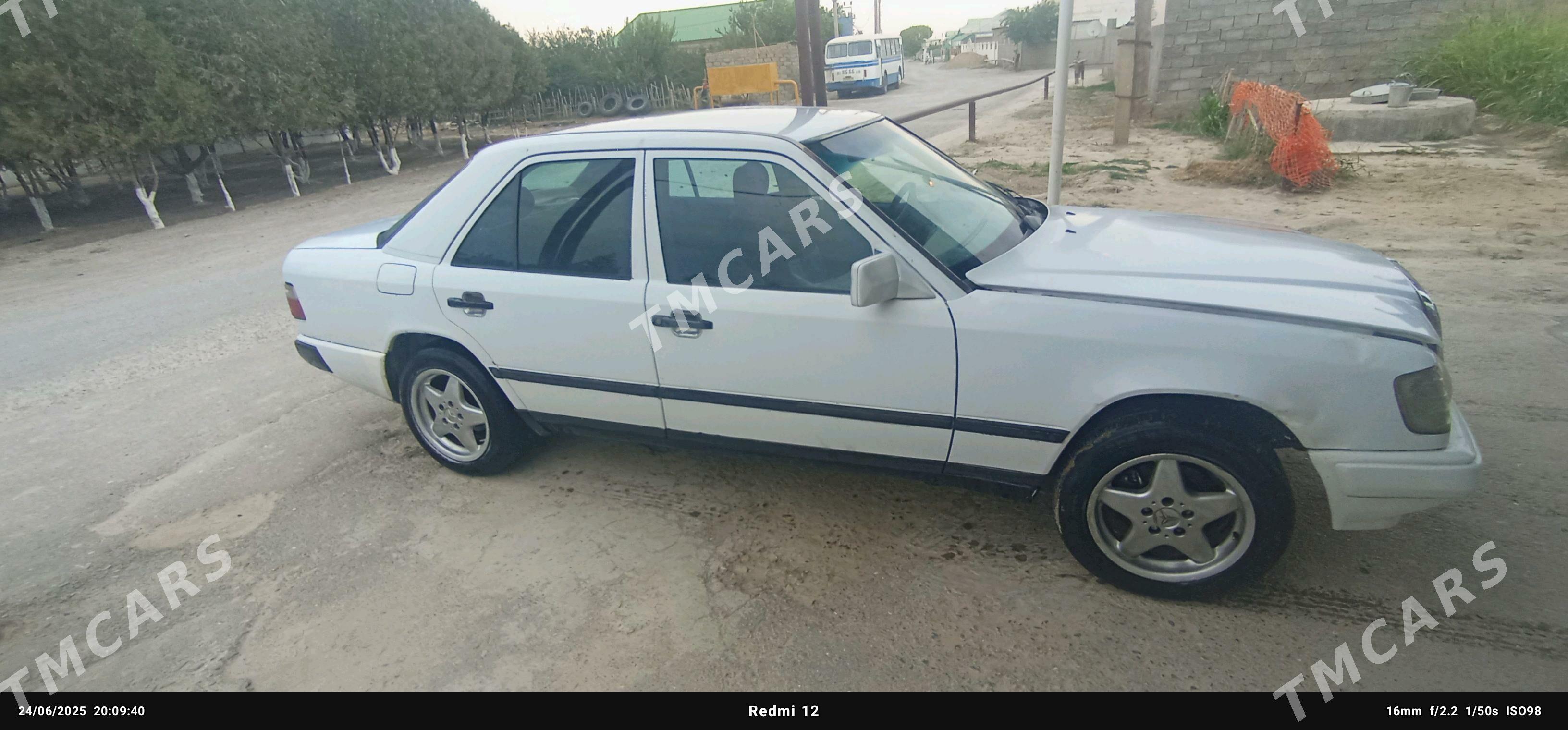 Mercedes-Benz 300E 1988 - 20 000 TMT - Гёкдепе - img 3