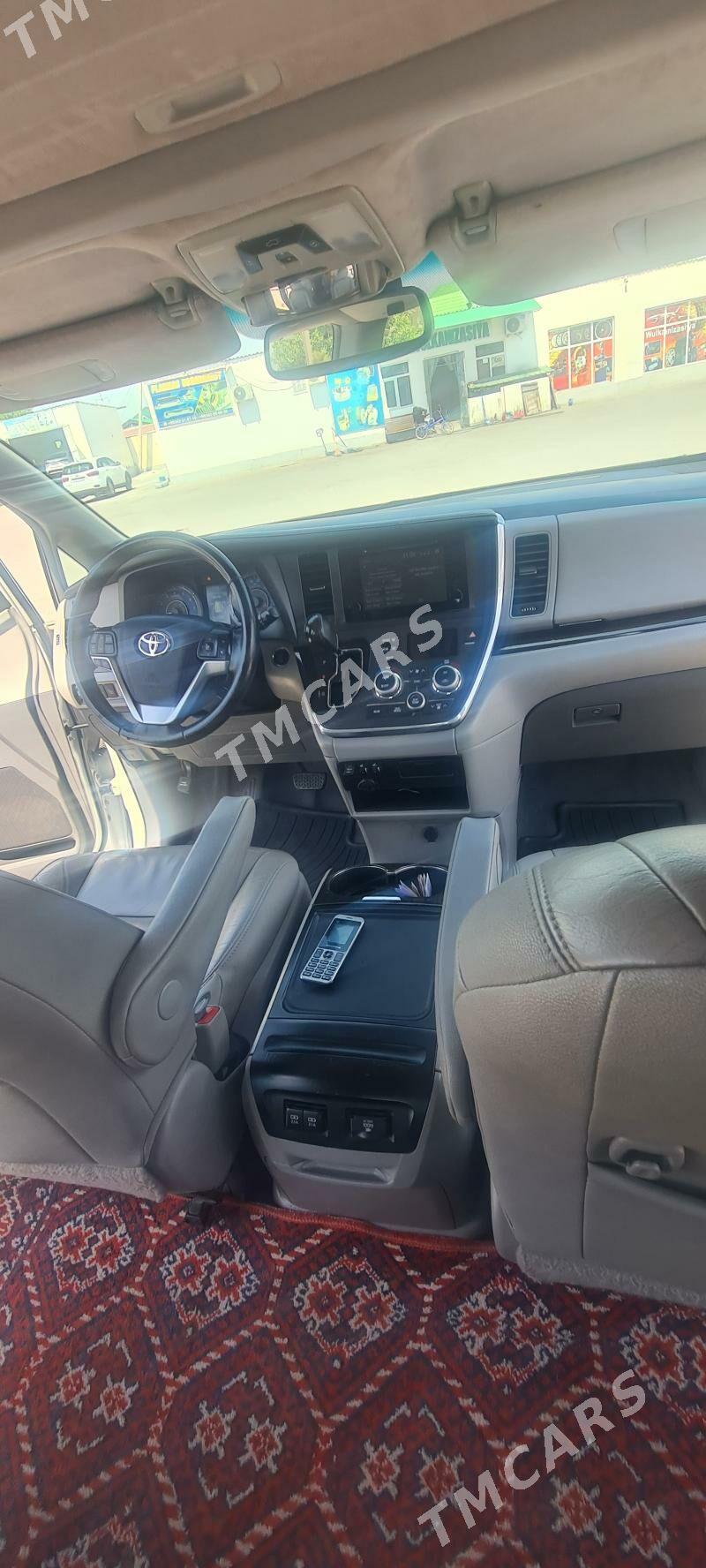 Toyota Sienna 2018 - 325 000 TMT - Büzmeýin - img 5