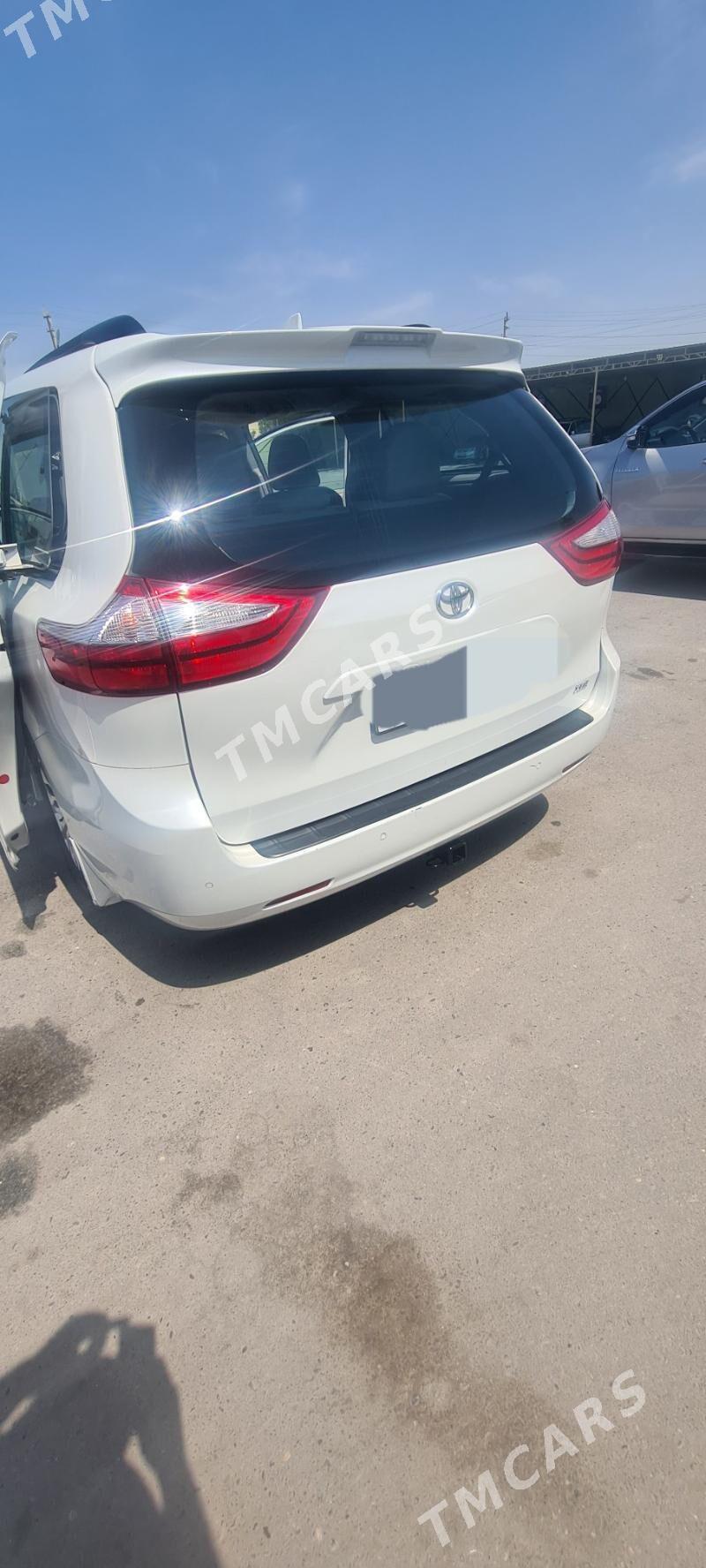 Toyota Sienna 2018 - 325 000 TMT - Büzmeýin - img 3