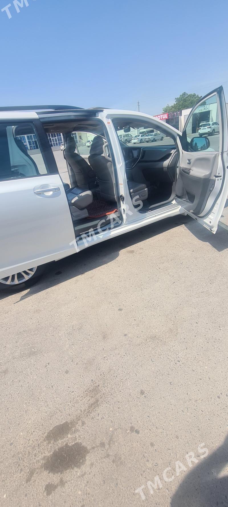 Toyota Sienna 2018 - 325 000 TMT - Büzmeýin - img 7