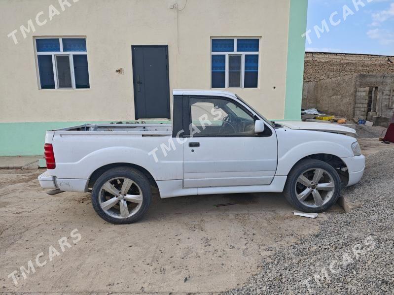 Ford Explorer 2001 - 25 000 TMT - Гёкдже - img 2