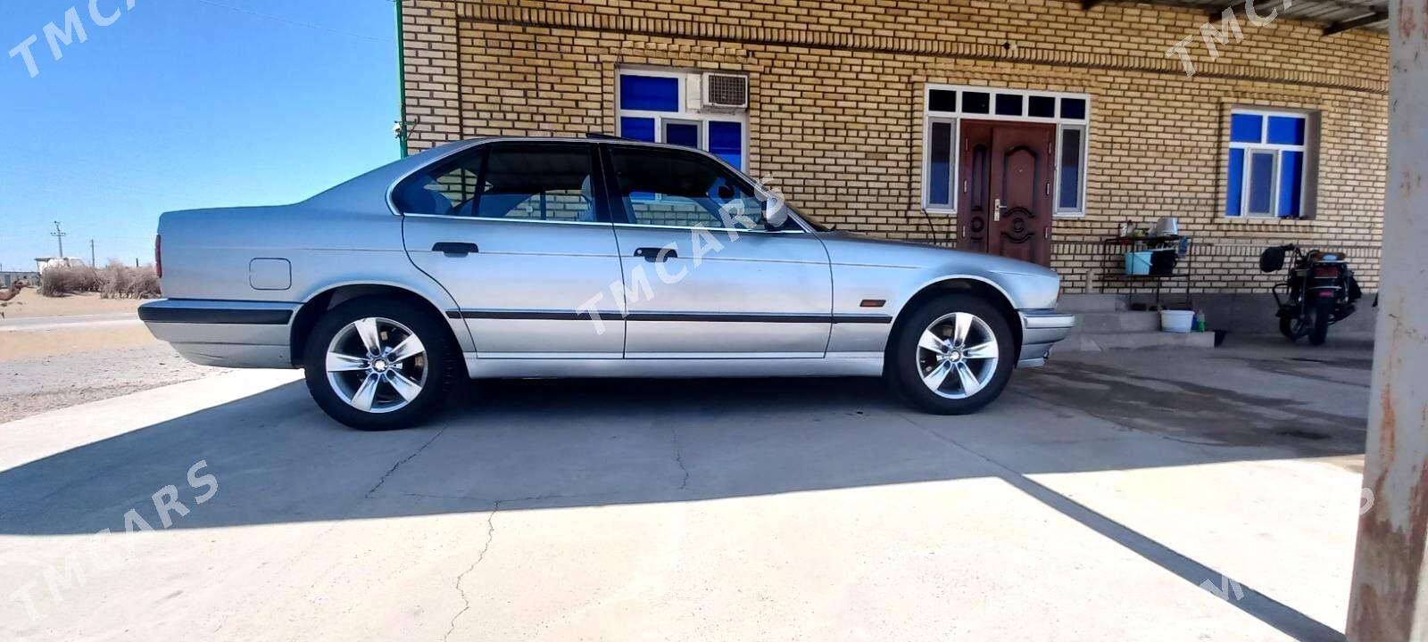 BMW 530 1995 - 70 000 TMT - Ak bugdaý etraby - img 2